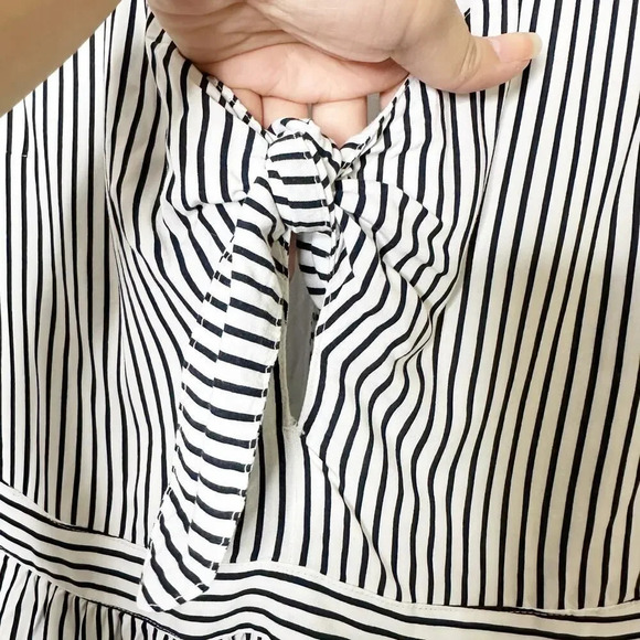 ABERCROMBIE & FITCH Size XS Kimono Sleeve‎ Tie Front Striped Romper - Picture 2 of 8